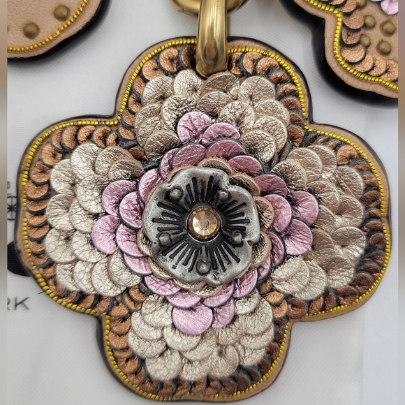 💥NWT💥 Coach Tea Rose w/ Sequins Bag Charm - Picture 2 of 7